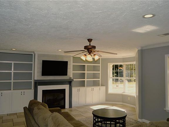 5th image of 134 Carl Cir