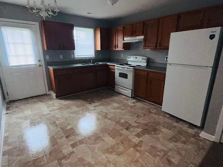 703 Davidson St — Photo 2
