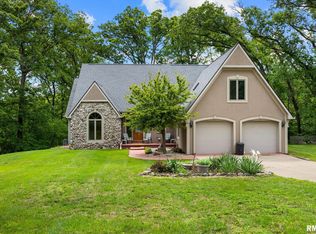 131 Lakeside Pl, Dahinda, IL 61428