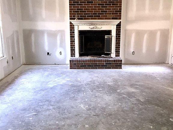 3rd image of 6907 Steeplechase Dr NW