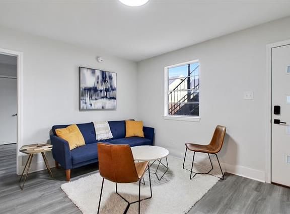 3rd image of 912 4th St #202