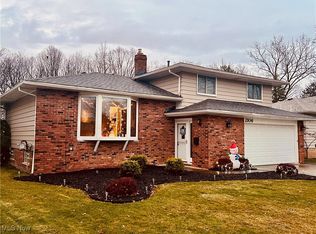 2106 Camelot Dr, Parma, OH 44134