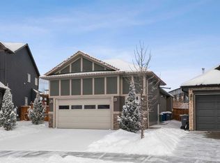 136 S Drake Landing Gdns, Okotoks, AB T1S 0P9