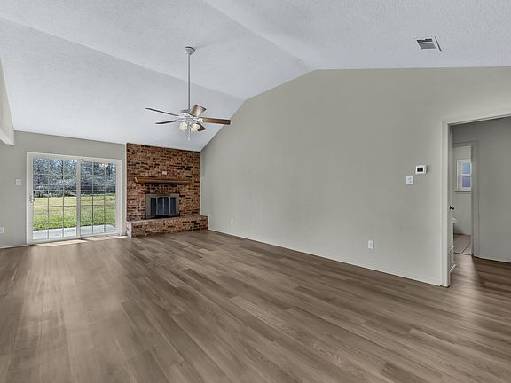 5th image of 201 Pecan St