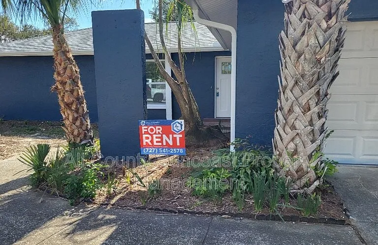 648 16th Ln — Photo 1