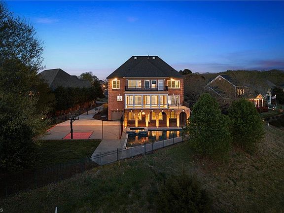 4th image of 1040 Keswick Ln