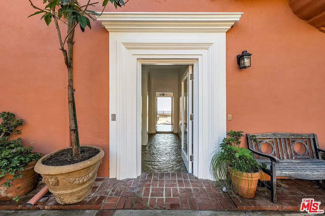 4 bed, 4.5 bath, 2921 sqft, $13,750 — Photo 3