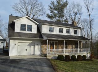 134 Hollow Dr, Stroudsburg, PA 18360