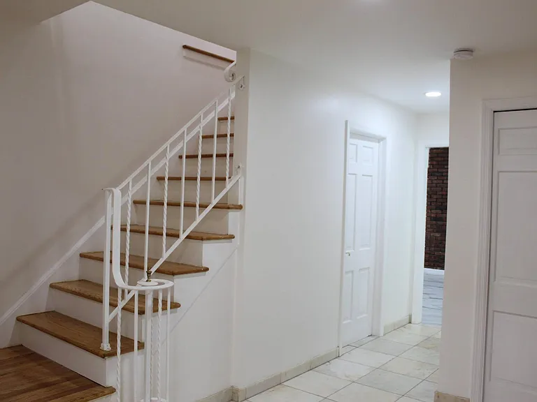 200 Hillside Ave — Photo 16