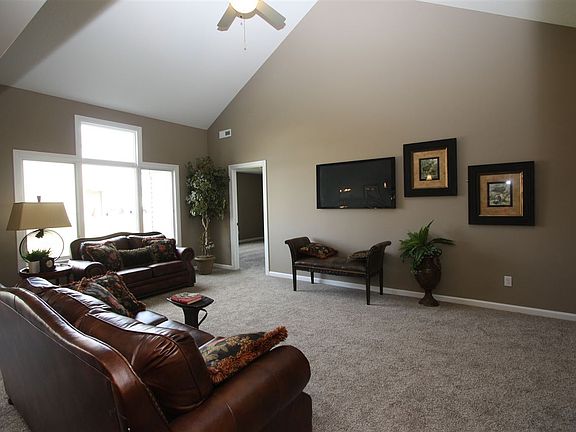 2nd image of 132 Cambridge Dr