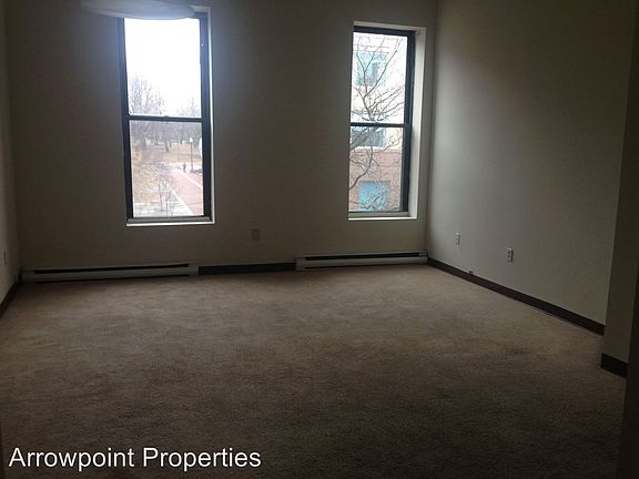 4th image of 256-262 Essex St #202