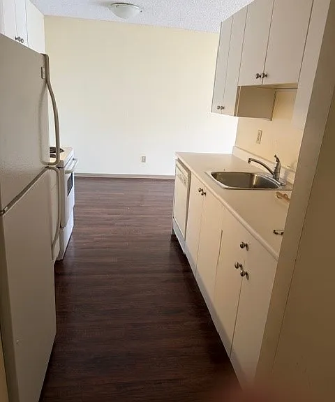 1126 Barclay St — Photo 12