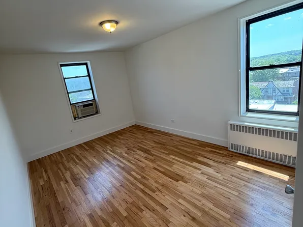 71-11 Yellowston Boulevard image 5 of 5