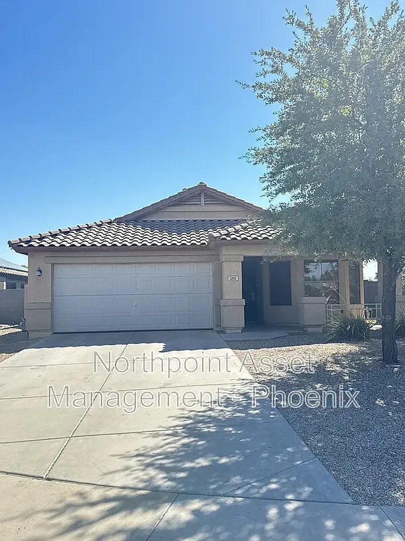 3-Bedroom,2 Bath Single Family for Rent in Goodyear,AZ | 2 Car Garage & Modern Kitchen — Photo 1