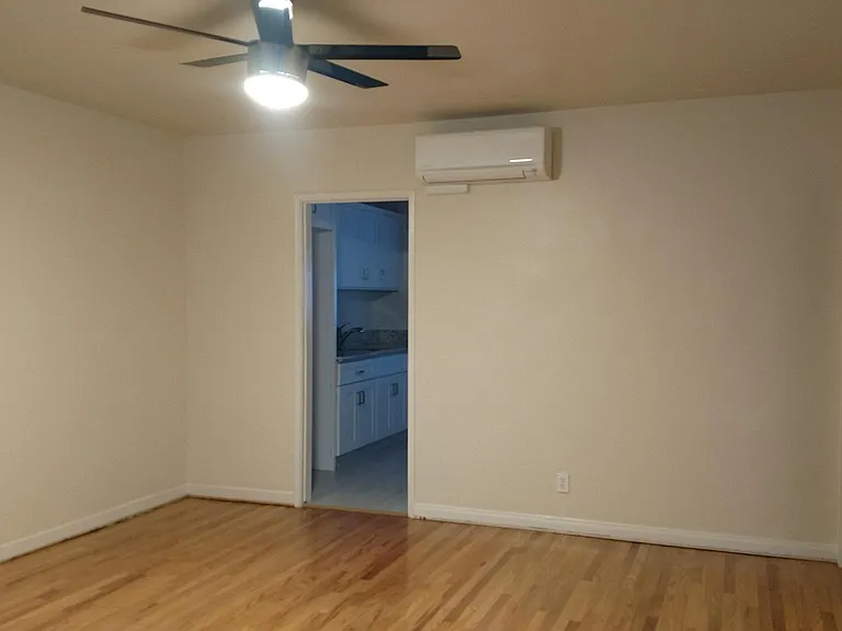 1901 E Chevy Chase Dr #A — Photo 10