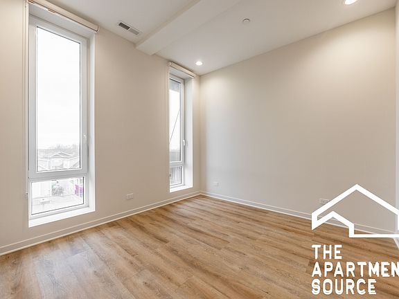 4th image of 6340 W Belmont Ave #202