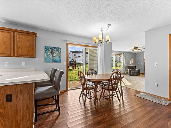 2nd image of 1415 Maple Dr