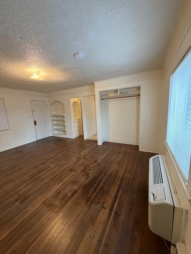 330 N Holly Street - #5 — Photo 1