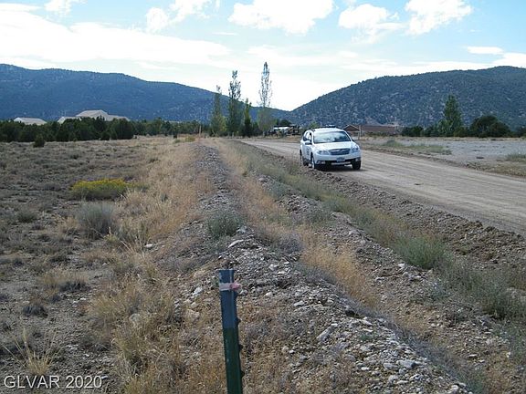 5th image of W Juniper Hills Dr