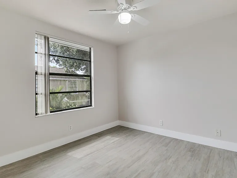 202 Lakewood Dr #11B — Photo 22