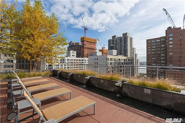Sold by Daniel Gale Sotheby's International Realty | media 7