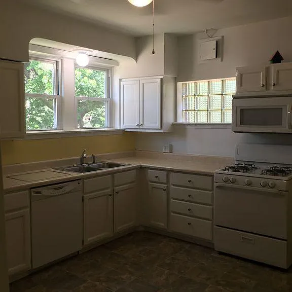 6911 Nashville Ave — Photo 7