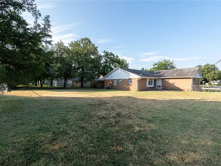 2317 Carter Creek Pkwy — Photo 21