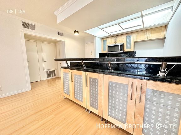 5th image of 1747 Camino Palmero St #337