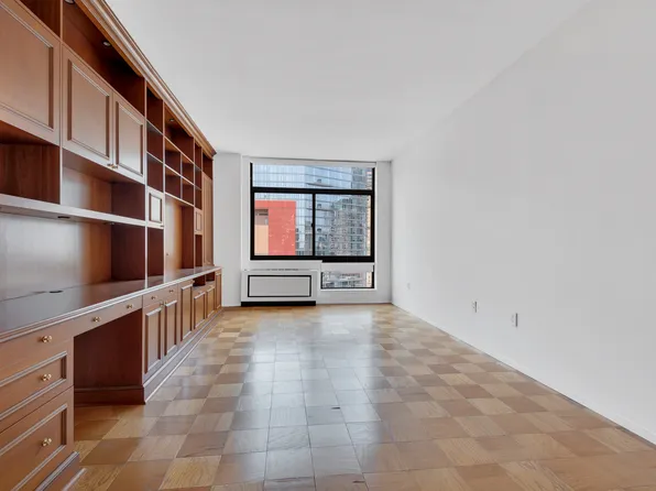 303 East 43rd Street image 7 of 13