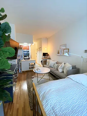 Rented by City Connections Realty | media 7