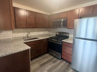 608 E 33rd Pl #201, Chicago, IL 60616