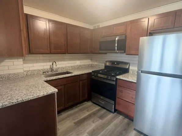 608 E 33rd Pl #201, Chicago, IL 60616