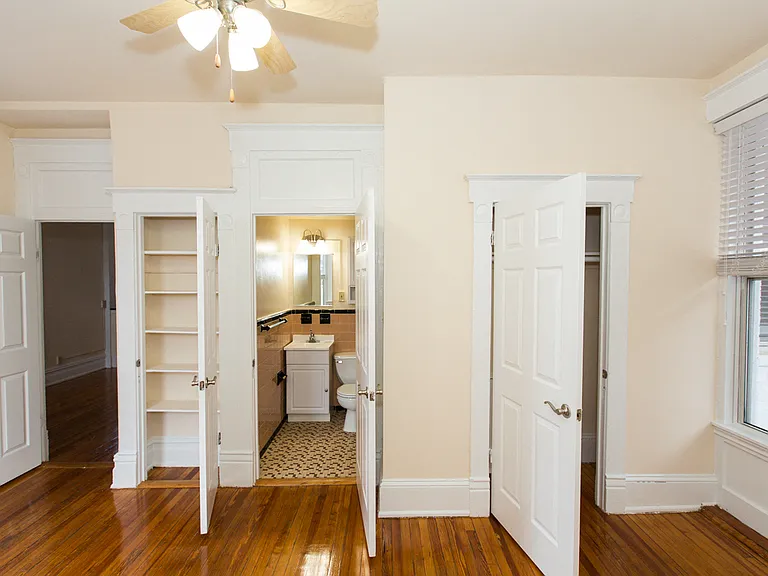 Dupont Apartments — Photo 19