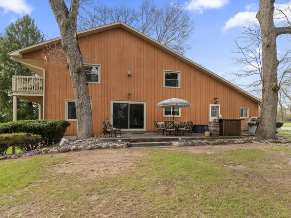 70328 Lakeview Dr, Edwardsburg, MI 49112
