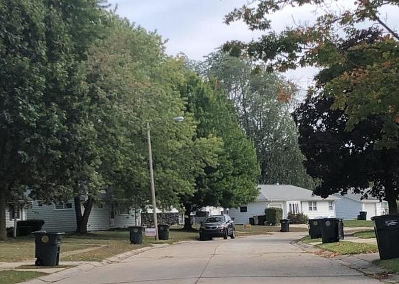 2nd image of 5129 Rowantree Pl