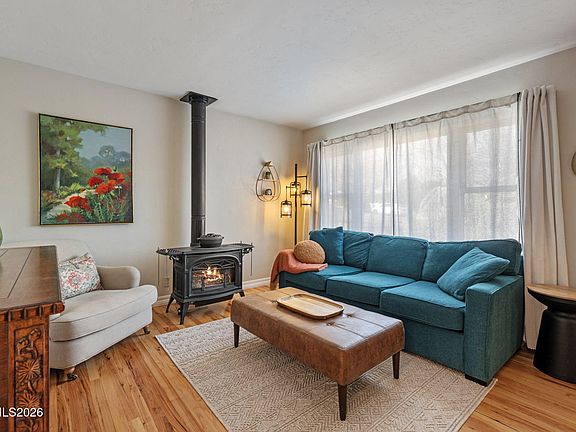 4th image of 16 Raymond Dr