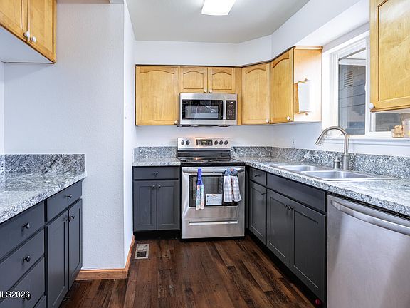 2nd image of 521 Whitaker Ln