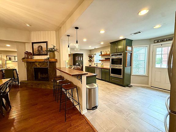 5th image of 209 River Oaks Ln