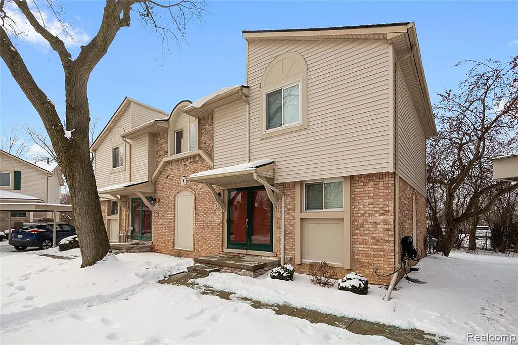 3 bed, 1.5 bath, 1217 sqft, $2,950 — Photo 1