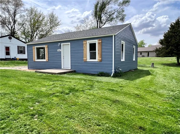 810 N 2nd St, Knoxville, IA 50138
