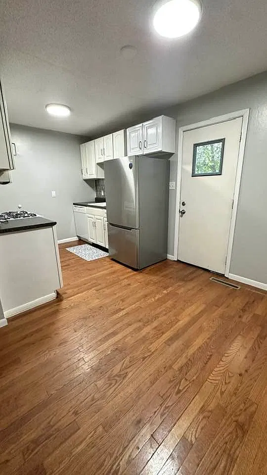 2 bed, 832 sqft, $1,100 — Photo 2