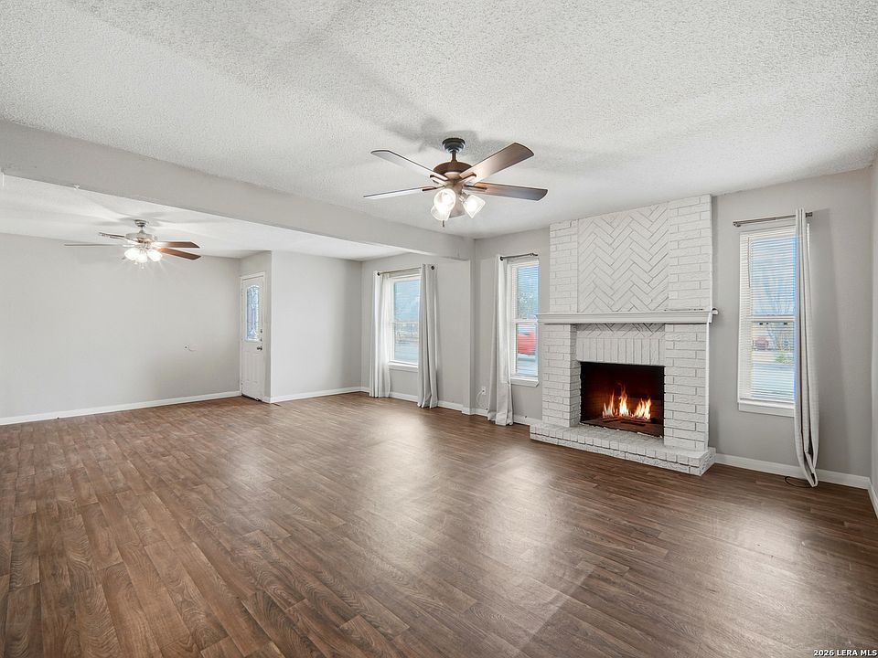 1st image of 305 Toepperwein