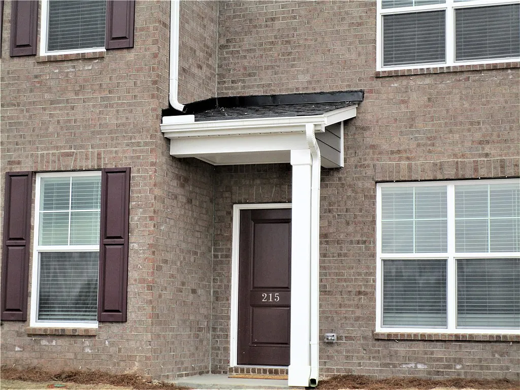 3 bed, 2.5 bath, 1880 sqft, $2,050 — Photo 1