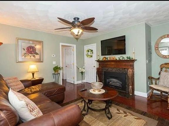 3rd image of 15 Glen Ave #A