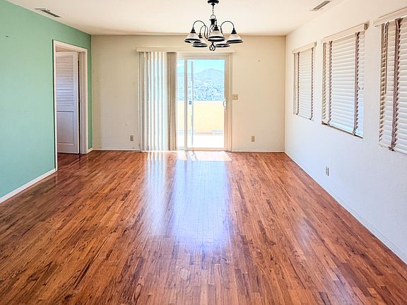 3rd image of 1530 N WARREN Drive