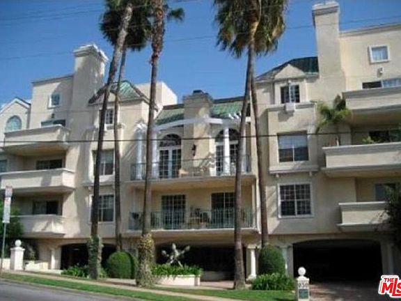 2nd image of 930 N Doheny Dr APT 416