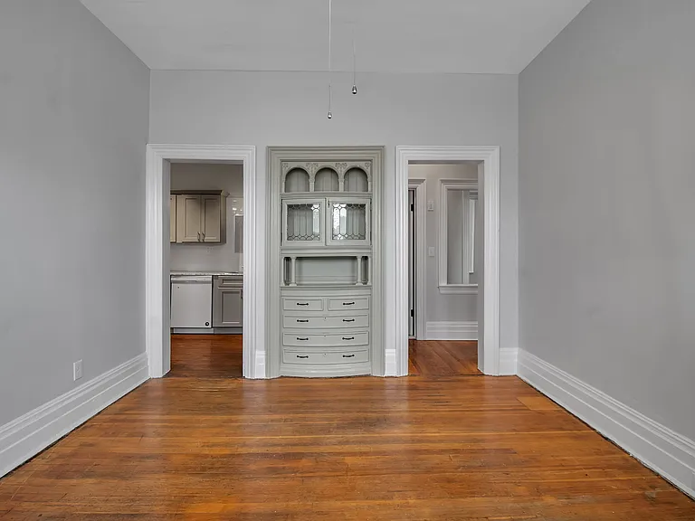 215 Allen St — Photo 15