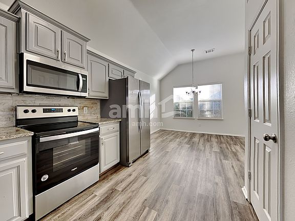 3rd image of 5424 Parkview Hills Ln