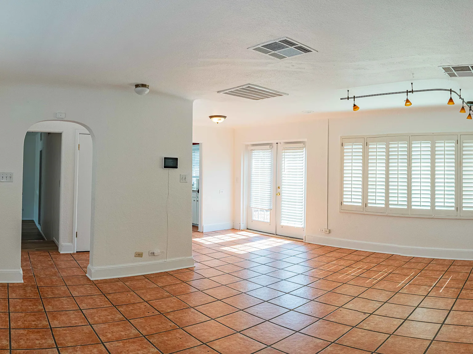 3 bed, 1349 sqft, $1,800 — Photo 4