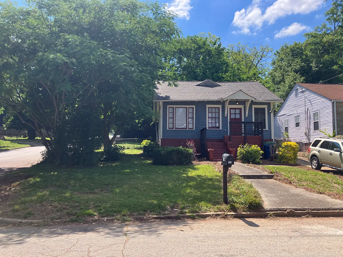 Corner lot, central location, new roof and hvac. - 149 Clay St SE